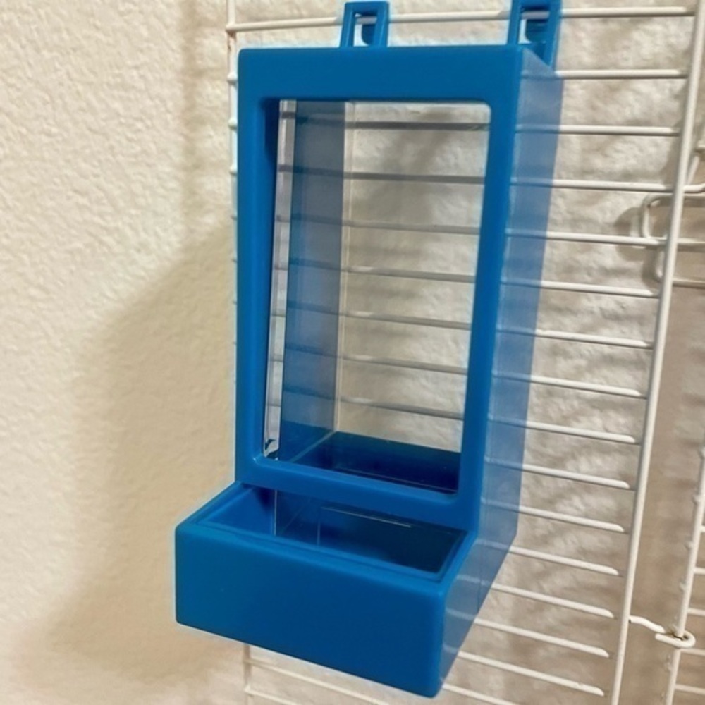 Pet Bird Feeder